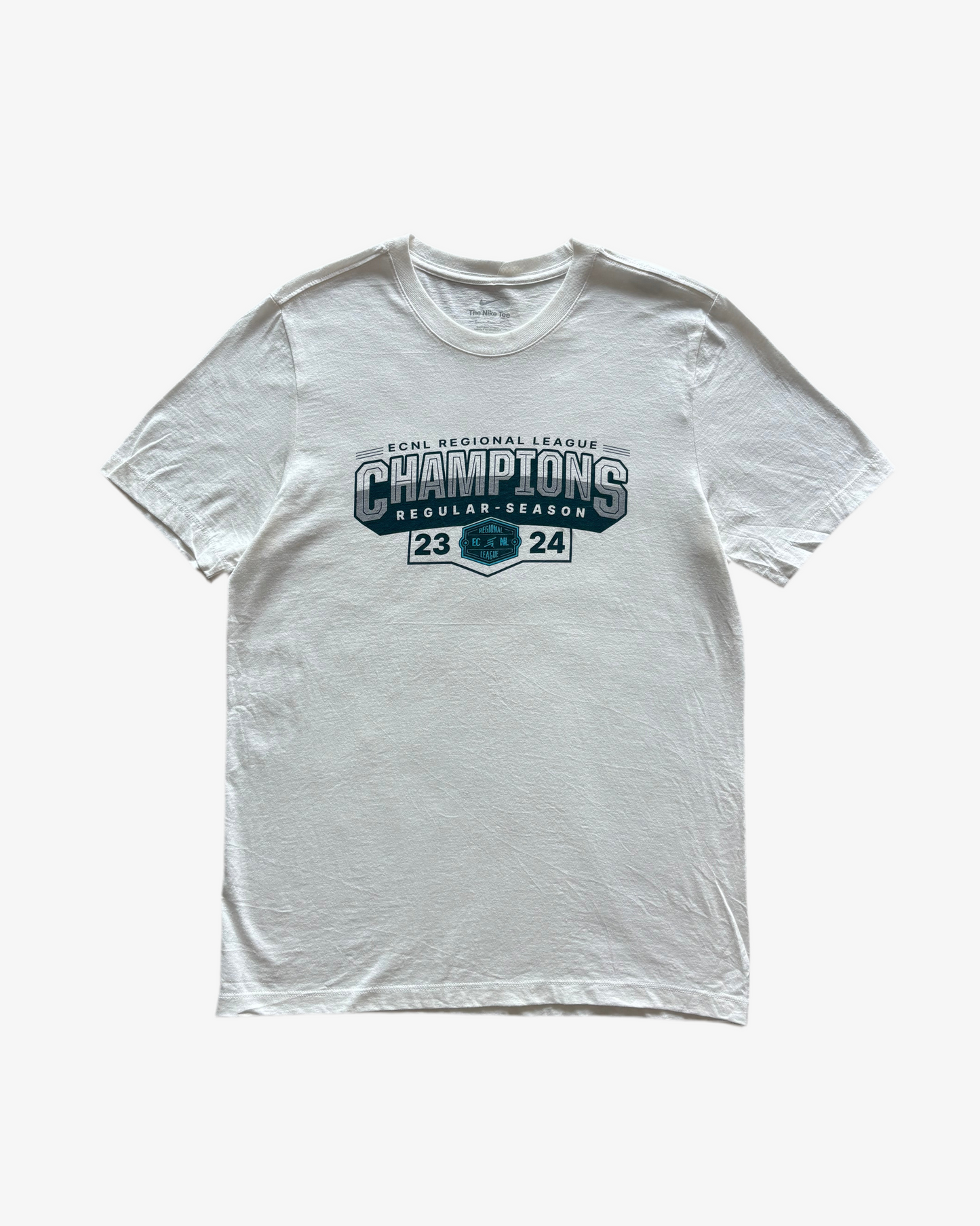 CAMISETA VINTAGE NIKE ECNL CHAMPIONS 23/24 – WHITE TEE · KÖDE VINTAGE